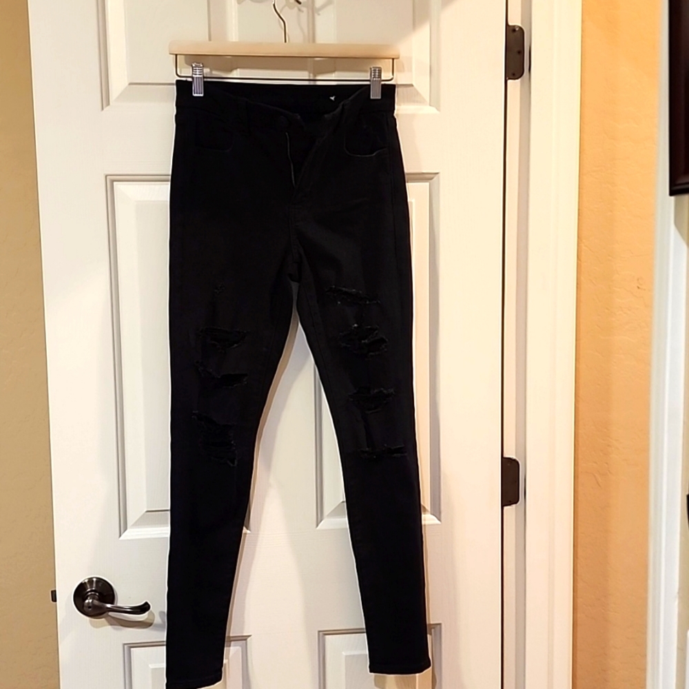 American Eagle black ripped Jean's. Curvy Hi-Rise Jegging. Stretch
